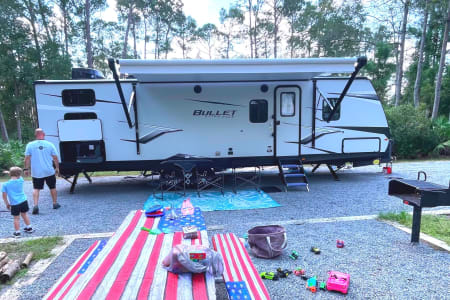 Kingsland GA Sleeps 8-10! 2022 Keystone Bullet w/ 2 private rooms! Has everything!