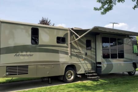 Holly MI Class A Winnebago Adventurer 3 Slide Outs - Glamp In Style