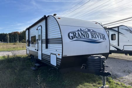 Midland ON 25’ Grand River Bunkhouse Luxury Edition - We The North RV