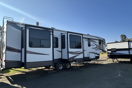 Madera CA 2016 Heartland RVs Oakmont