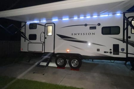 Kingsland GA We Deliver and Setup! King Bed Luxury! Envision Sleeps 8! Fully stocked!