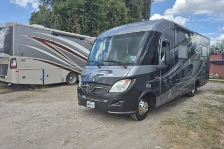 Houston TX 1305 Winnebago Via