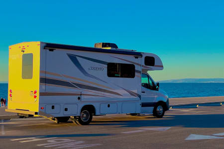 Los Angeles CA 2025 Entegra Coach Qwest SE - Make Every Trip a GOoD DAY