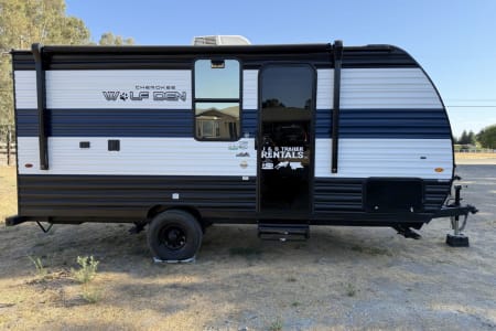 Madera CA 2024 Forest River Cherokee Wolf Den 16 EV-PET FRIENDLY