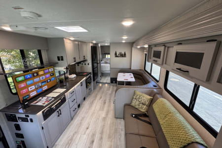 Stansbury Park UT 2025 33ft Coachmen 31MB - Sleeps 8 - Fully Stocked Adventure Supplies.