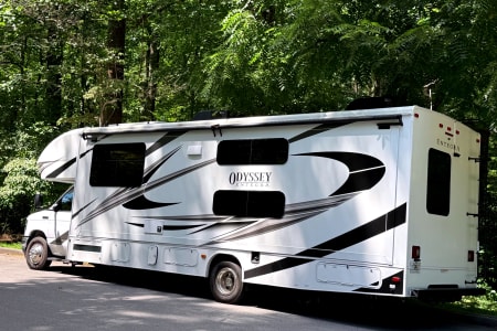 Pinellas Park FL 2022 Entegra Odyssey 31F – Sleeps 10, Free Wifi, Ultimate Family Coach
