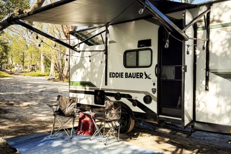 St. Petersburg FL Sleeps 4-5. Free Glamping Set Up. Pet Friendly, Delivery!