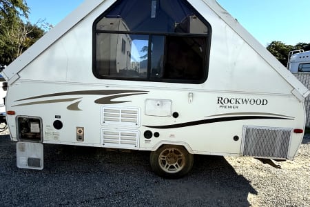 Brentwood CA Modern A-Frame Adventure Camper — Sleeps 2 • A/C • Easy Tow