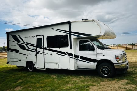 Bakersfield CA The Lander | Spacious Family Adventure RV!
