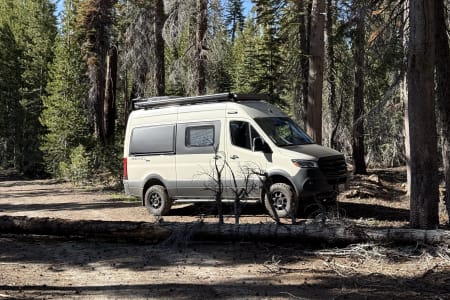 Winnetka CA Adventure-Ready 2024 4x4 Winnebago Revel