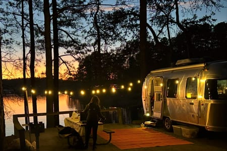 Sugar Hill GA Boutique Airstream Retreat – 2020 Caravel 22FB (Delivery & Setup Included