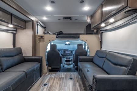 Naples FL 2022 TOY HAULER - THOR OUTLAW 29J - NAPLES FL - VERY LOW MILES