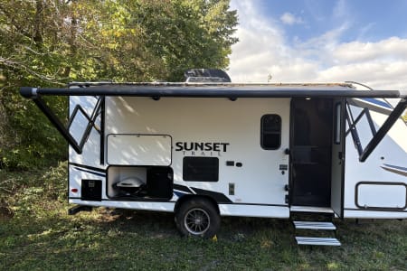 Lakemoor IL The RV Rental Factory - 2021 CrossRoads RV - Sunset Trail SS188BH