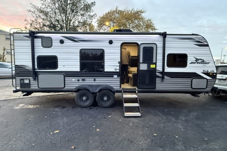Lakemoor IL The RV Rental Factory - 2022 Jayco Jay Flight SLX Western Edition 264BHW