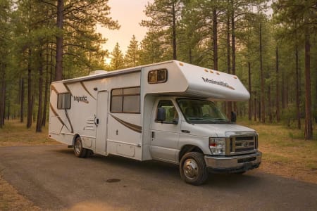 Las Vegas NV (#3) Cozy 30’ Class C Motorhome – Sleeps 6, Generator, AC, Festival Fri