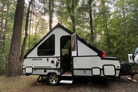 Newton Upper Falls MA Lightweight Rockwood A-Frame – Easy Tow Pop-Up Camper