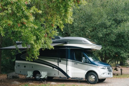 Fremont CA Luxury Mercedes Entegra Qwest 24R | Like New, Low Miles