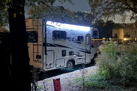 ROCKFORD IL 2026 EAST TO WEST Entrada 2000NS – Easy to Drive, Fully Equipped Class C