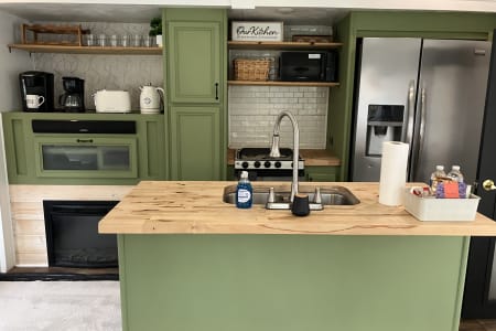 Orange Park FL Fully Renovated RV, including Many Upgrades