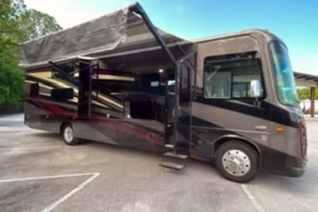 Jacksonville FL Bon-Bon - The Luxury Getaway RV
