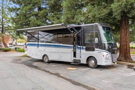 Sacramento CA Zion Adventurer | 🚐 Includes 50GB Starlink WiFi  | Sac