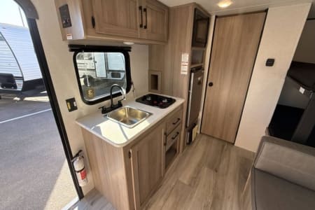 Lake Havasu City AZ BRAND NEW 2026 Keystone Coleman Light Weight Travel Trailer #4