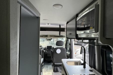 Irvine CA ROAD ROAMER: 2025 Thor Dazzle 2JB