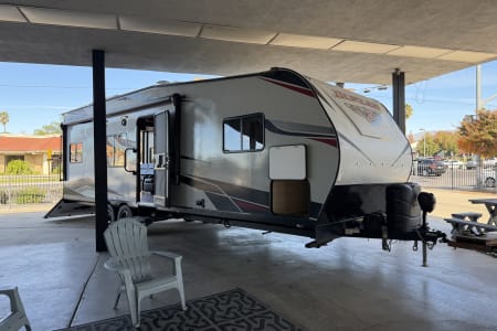 Hemet CA 2022 Genesis Supreme Rv Blazin'