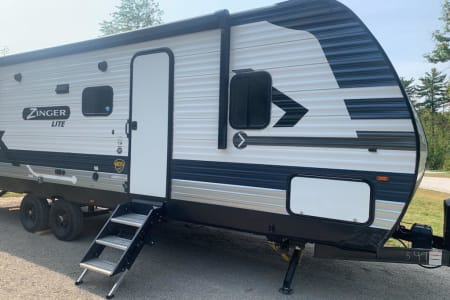 Neenah WI Newer TBD 26-32'TRAVEL TRAILER KQ-STBay