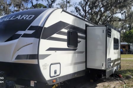 Wesley Chapel FL Pet Friendly Escape - 2022 Heartland Mallard 251BH