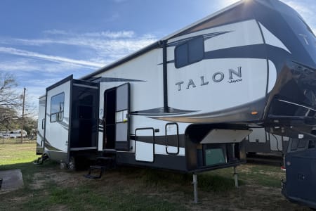 New Braunfels TX 2018 Jayco Talon Toy Hauler  41