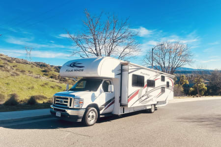 Santa Clarita CA 2022 Thor Four Winds 31EV – Sleeps 8, Fully Stocked Family RV