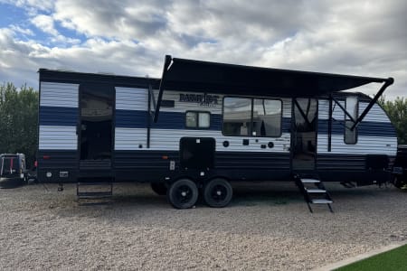 Peoria AZ Aimee's family fun, Pet friendly - 1/2 ton towable