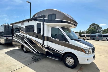 New Orleans LA MERCEDES BENZ WINNEBAGO VIEW 25’