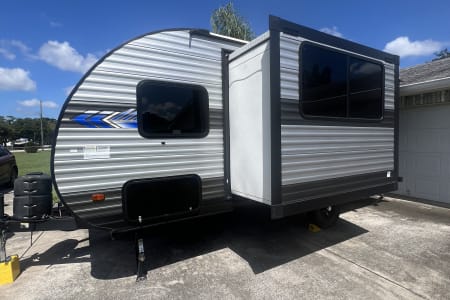 Valrico FL Lightweight Salem FSX Travel Trailer, Easy Tow, Sleeps 7