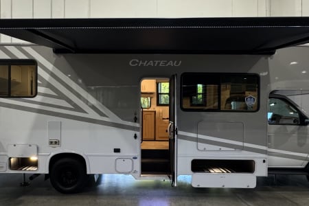 Fort Lauderdale FL Brand New 2026 Chateau Class C RV - LIMITED TIME DISCOUNTED SPECIAL!!!