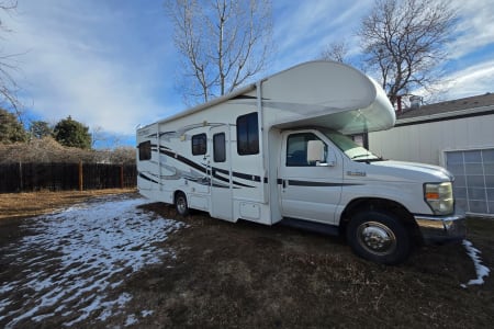 Thornton CO Spacious & Reliable 2011 Thor Freedom Elite 26E – Easy Family Getaway