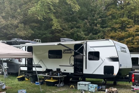 Hudson OH Your Cozy Escape on Wheels – Keystone Coleman Light 26BX