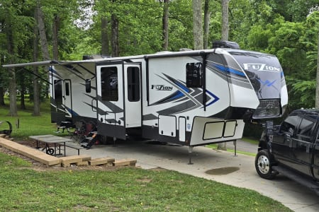 Seymour IN (Unit 22) Fuzion Toy Hauler Fifth Wheel