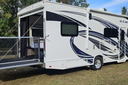 Gibsonton FL 2022 Thor Outlaw-The Adventure Hauler