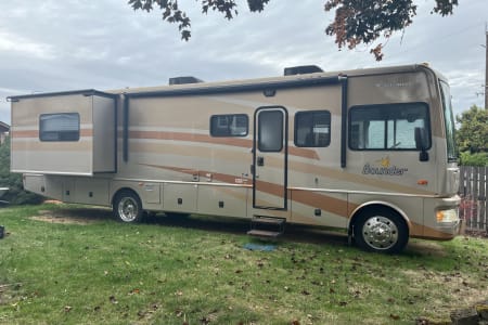 Oregon City OR The Chaos Cruiser – Memories, Kids & Pets Welcome 35ft Class A Motorhome