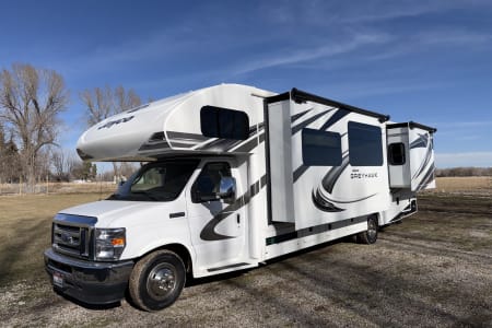 Rigby ID 2021 Greyhawk Motorhome • Sleeps 6 • Easy to Drive • Ready for Advent