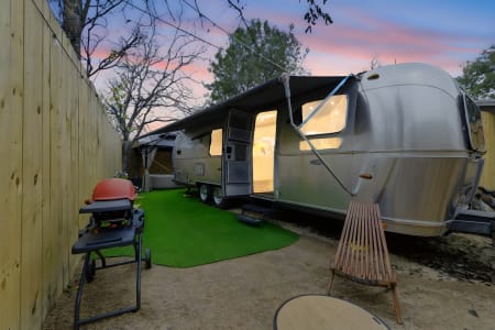 San Antonio TX Unique Urban Getaway - Hot Tub/Near Airport