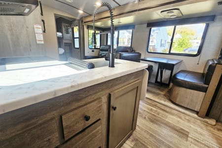 OTTAWA IL 21 Outback Ultra Lite-Half ton / Pet Friendly