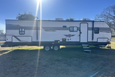 Century FL 2023 Shasta 30 QB Create family memories in the great outdoors  !