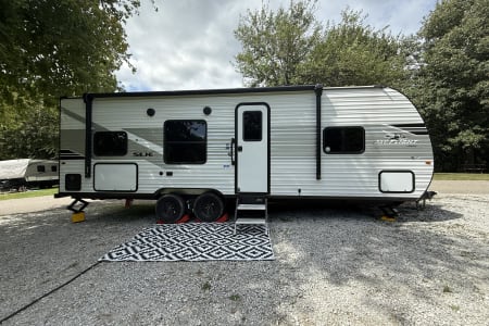 Fort Wayne IN 2025 Jayco Jayflight SLX 260BH – Clean, Modern Bunkhouse!