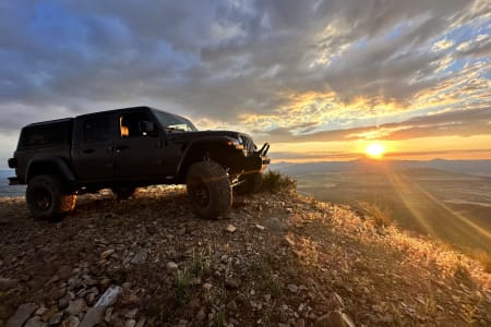 Pacific WA 4x4 Jeep Gladiator-Tow Vehicle