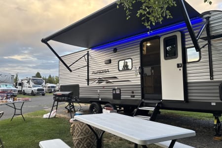 Greenacres WA NEW! 2025 Forest River Aurora Light 26BHS (6-8 people)