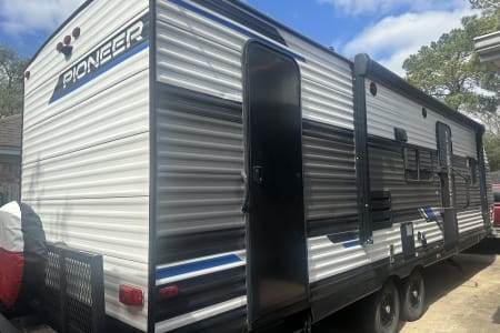 Houston TX Family-friendly RV with Queen plus 2 Full Bunks - Sleeps 8+