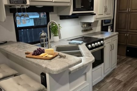 Santa Rosa CA 2021 Keystone Cougar Cougar Half-Ton / The Yosemite | Modern Grandeur